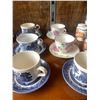 Image 6 : 609 -- TEA CUPS AND PLATES