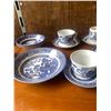 Image 7 : 609 -- TEA CUPS AND PLATES