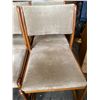 Image 3 : 614 -- 4 CHAIRS