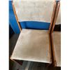 Image 5 : 614 -- 4 CHAIRS
