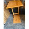 Image 3 : 619 -- SIDE TABLE
