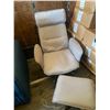 Image 1 : 626 -- LOUNGE CHAIR WITH FOOT STOOL