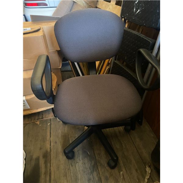 627 -- OFFICE DESK CHAIR