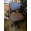 Image 1 : 627 -- OFFICE DESK CHAIR