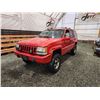 Image 3 : PARKSVILLE - 1994 JEEP CHEROKE, RED, 216483 KMS, FOUR WHEEL DRIVE. - B344170