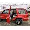 Image 43 : PARKSVILLE - 1994 JEEP CHEROKE, RED, 216483 KMS, FOUR WHEEL DRIVE. - B344170