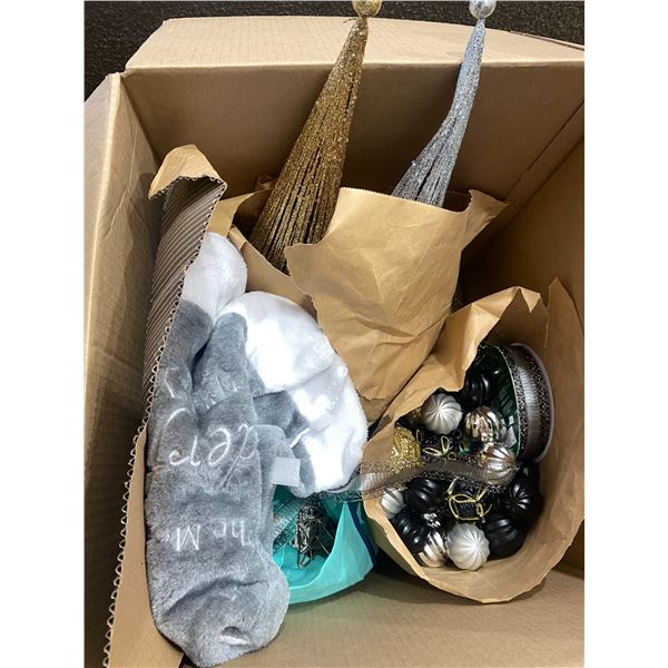 642 -- CHRISTMAS BOX