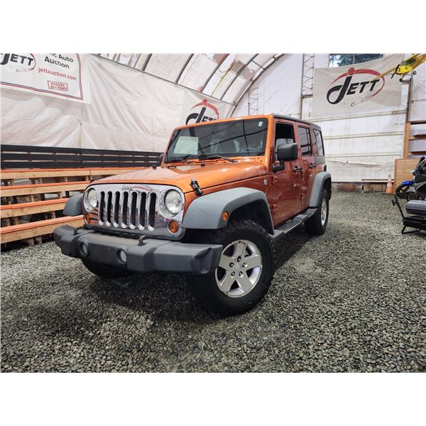 PARKSVILLE - 2011 JEEP WRANGLER UNLIMITED, ORANGE, 354095 KMS, 4X4. - J614050