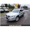 Image 2 : DUNCAN - 2010 VOLKSWAGEN TIGUAN, SILVER, 196600 KMS, ALL WHEEL DRIVE. - D501812
