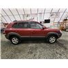 Image 11 : PARKSVILLE - 2009 HYUNDAI TUCSON, RED, 326904 KMS, ALL WHEEL DRIVE. - D167900