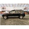 Image 23 : PARKSVILLE - 2004 VW TOUAREG, BLACK, 152592 MILES KMS, ALL WHEEL DRIVE. - D033743