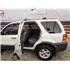 Image 19 : PARKSVILLE - 2006 FORD ESCAPE, WHITE, 258420 KMS, FOUR WHEEL DRIVE. - JC73909