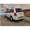 Image 20 : PARKSVILLE - 2013 DODGE CARAVAN, WHITE, 179891 KMS, FRONT WHEEL DRIVE. - D702426
