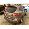 Image 15 : PARKSVILLE - 2011 HYUNDAI SANTE FE, GREY, 137772 KMS, FOUR WHEEL DRIVE. - D038101