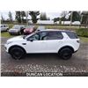 Image 14 : DUNCAN - 2019 LAND ROVER DISCOVERY, WHITE, 168942 KMS, ALL WHEEL DRIVE. - D828830