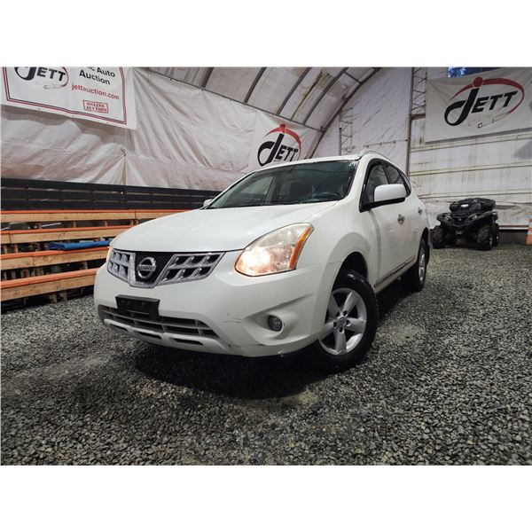 PARKSVILLE - 2013 NISSAN ROGUE, WHITE, 218590 KMS, FOUR WHEEL DRIVE. - B146425