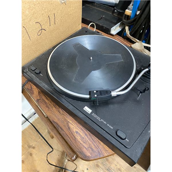 704 -- SANSUI TURN TABLE