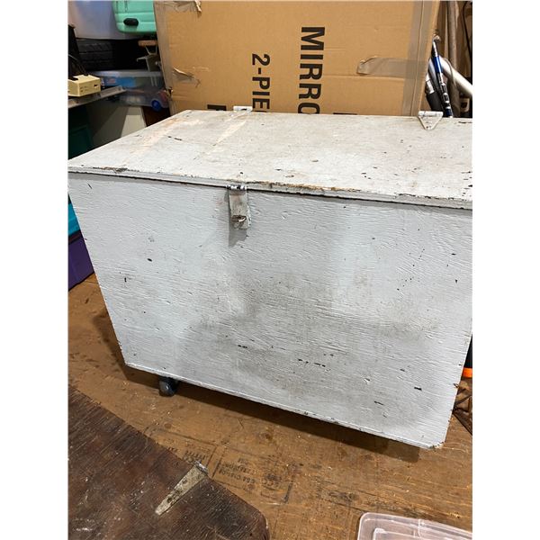708 -- ROLLING STORAGE CHEST