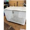 Image 1 : 708 -- ROLLING STORAGE CHEST
