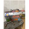 Image 2 : 713 -- TOOL KIT AND LUNCH BOX