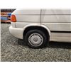 Image 37 : PARKSVILLE - 1997 VW EUROVAN, WHITE, 308003 KMS, FRONT WHEEL DRIVE. - P145138