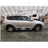 Image 11 : PARKSVILLE - 2007 TOYOTA RAV 4, SILVER, 192958 KMS, FOUR WHEEL DRIVE. - D118357
