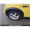 Image 19 : DUNCAN - 2003 MINI COOPER, YELLOW, 177280 KMS, FRONT WHEEL DRIVE. - DE15068