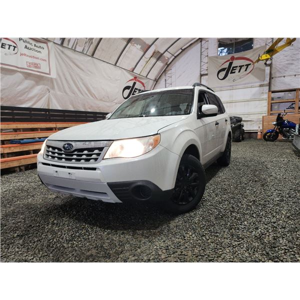 PARKSVILLE - 2011 SUBARU FORESTER, WHITE, 209589 KMS, ALL WHEEL DRIVE. - D708670