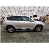 Image 11 : PARKSVILLE - 2007 TOYOTA RAV 4, SILVER, 192958 KMS, FOUR WHEEL DRIVE. - D118357