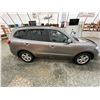 Image 12 : PARKSVILLE - 2011 HYUNDAI SANTE FE, GREY, 137772 KMS, FOUR WHEEL DRIVE. - D038101