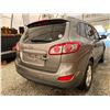 Image 14 : PARKSVILLE - 2011 HYUNDAI SANTE FE, GREY, 137772 KMS, FOUR WHEEL DRIVE. - D038101