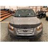 Image 6 : PARKSVILLE - 2011 HYUNDAI SANTE FE, GREY, 137772 KMS, FOUR WHEEL DRIVE. - D038101