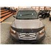Image 7 : PARKSVILLE - 2011 HYUNDAI SANTE FE, GREY, 137772 KMS, FOUR WHEEL DRIVE. - D038101