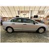 Image 10 : PARKSVILLE - 2007 HONDA CIVIC DX, GREY, 144560 KMS, FRONT WHEEL DRIVE. - B036582