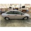 Image 11 : PARKSVILLE - 2007 HONDA CIVIC DX, GREY, 144560 KMS, FRONT WHEEL DRIVE. - B036582