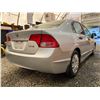 Image 13 : PARKSVILLE - 2007 HONDA CIVIC DX, GREY, 144560 KMS, FRONT WHEEL DRIVE. - B036582
