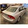 Image 15 : PARKSVILLE - 2007 HONDA CIVIC DX, GREY, 144560 KMS, FRONT WHEEL DRIVE. - B036582