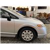 Image 24 : PARKSVILLE - 2007 HONDA CIVIC DX, GREY, 144560 KMS, FRONT WHEEL DRIVE. - B036582
