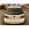 Image 19 : PARKSVILLE - 2008 VOLKSWAGEN GOLF, WHITE, 224211 KMS, FRONT WHEEL DRIVE. - D011941