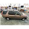 Image 13 : PARKSVILLE - 2002 HONDA CRV, GOLD, 337493 KMS, FOUR WHEEL DRIVE. - B815561
