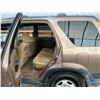 Image 45 : PARKSVILLE - 2002 HONDA CRV, GOLD, 337493 KMS, FOUR WHEEL DRIVE. - B815561