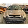 Image 6 : PARKSVILLE - 2002 HONDA CRV, GOLD, 337493 KMS, FOUR WHEEL DRIVE. - B815561