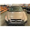 Image 7 : PARKSVILLE - 2002 HONDA CRV, GOLD, 337493 KMS, FOUR WHEEL DRIVE. - B815561