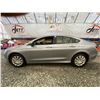 Image 23 : PARKSVILLE - 2017 CHRYSLER 200 LX, GREY, 178379 KMS, FRONT WHEEL DRIVE. - D507577