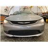 Image 5 : PARKSVILLE - 2017 CHRYSLER 200 LX, GREY, 178379 KMS, FRONT WHEEL DRIVE. - D507577