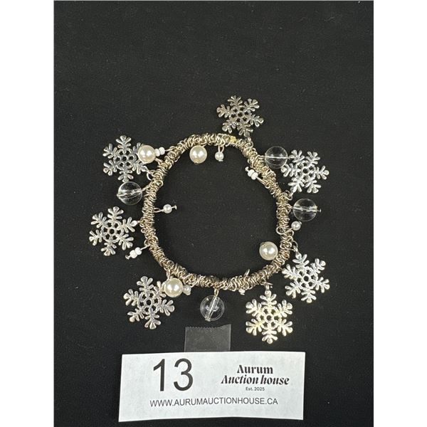 Very Nice Silver Tone Bracelet w/ Snowflake Charms