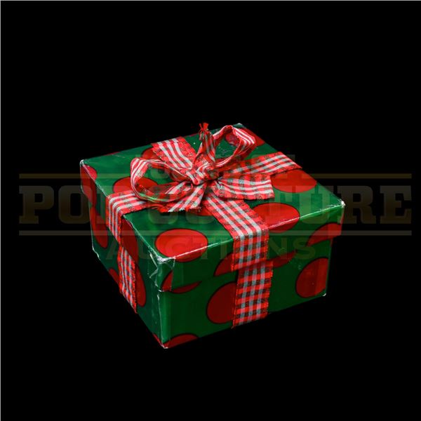 How the Grinch Stole Christmas – Betty Lou Who’s “Present-Pass-Along[x=#8