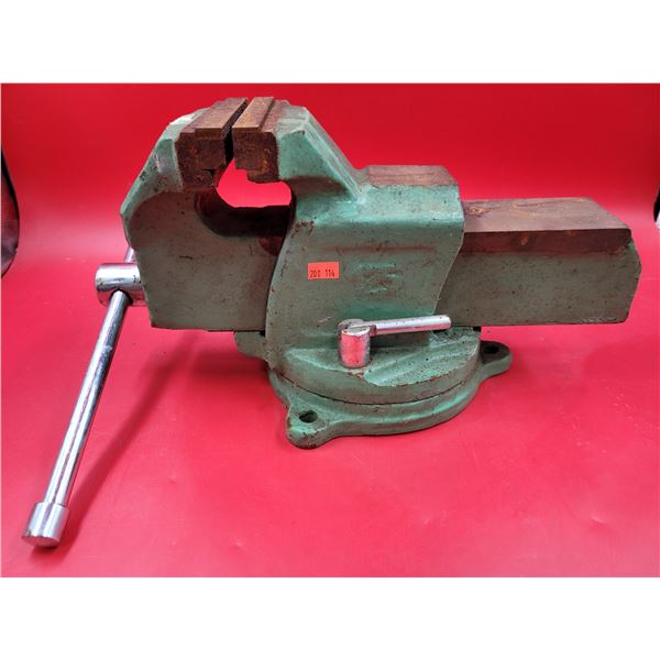 Heavy-Duty Bench Vise