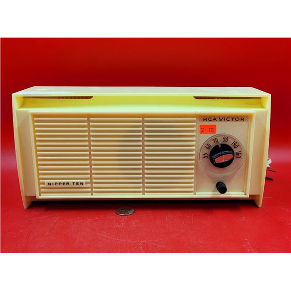 VTG Early 60's RCA Victor Nipper Ten Tube Radio