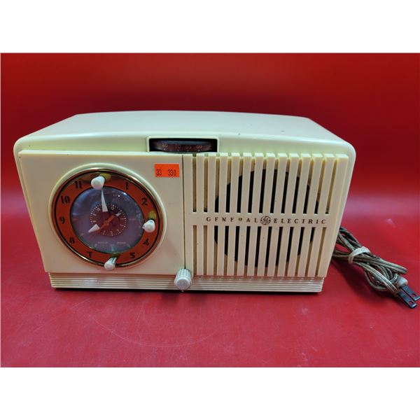 VTG 1950s General Electric 518F Tube Radio